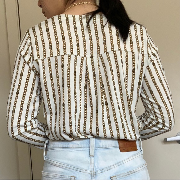 Michael Kors Cream/Gold Logo Chain Print V-Neck Satin Blouse Size Small - Picture 2 of 3